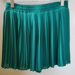 Green pleated skort